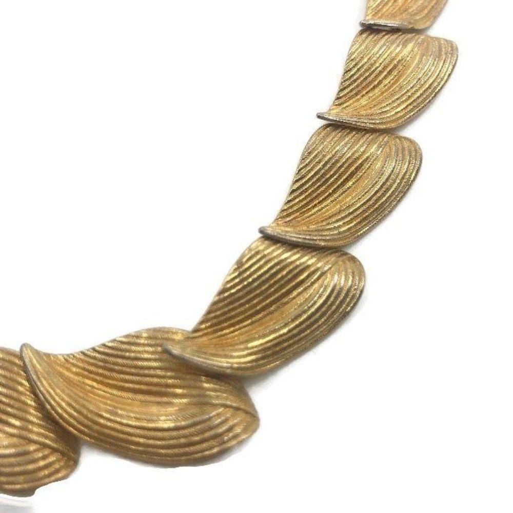 Vintage Brushed Gold Necklace & Earrings - Picture 3 of 8